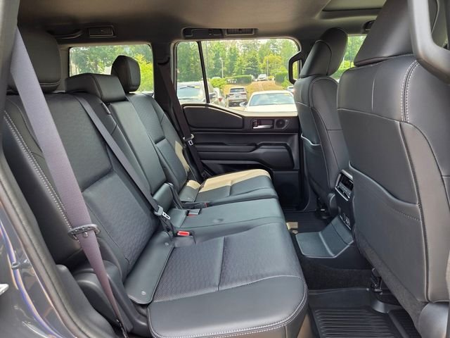 Used 2025  Toyota Base image 21