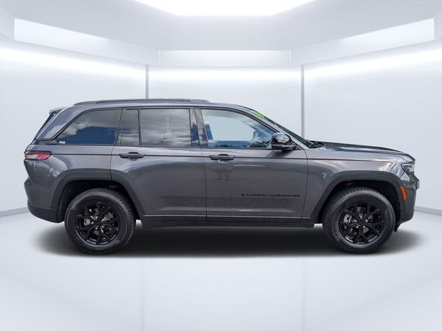 Used 2024 Gray Jeep Altitude image 2