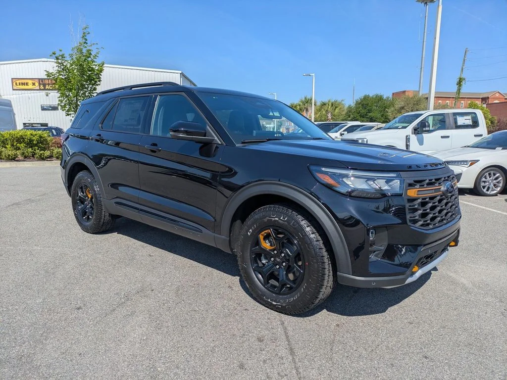 New 2026 Agate Black Metallic Ford Tremor image 2