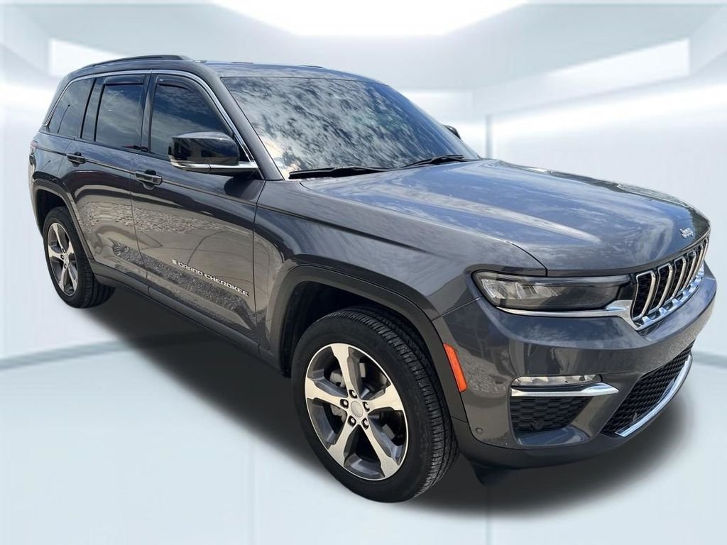 Used 2025 Gray Jeep Limited image 4