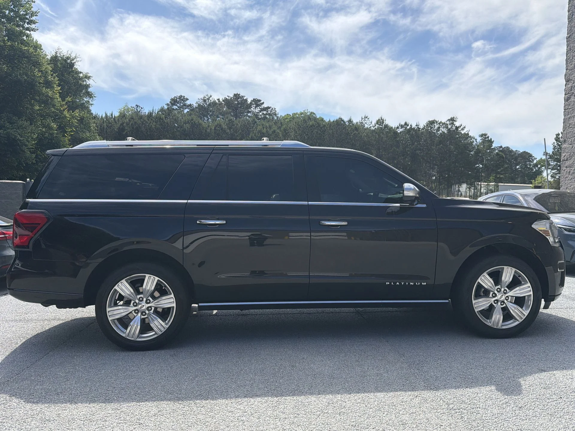 Used 2022 Black Metallic Ford Platinum image 11