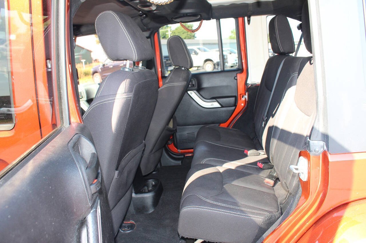 Used 2014 Copperhead Pearl Coat Jeep Sahara 4x4 4dr SUV image 8