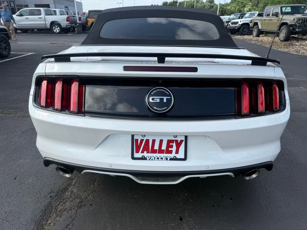 Used 2017 White Ford GT Premium image 5