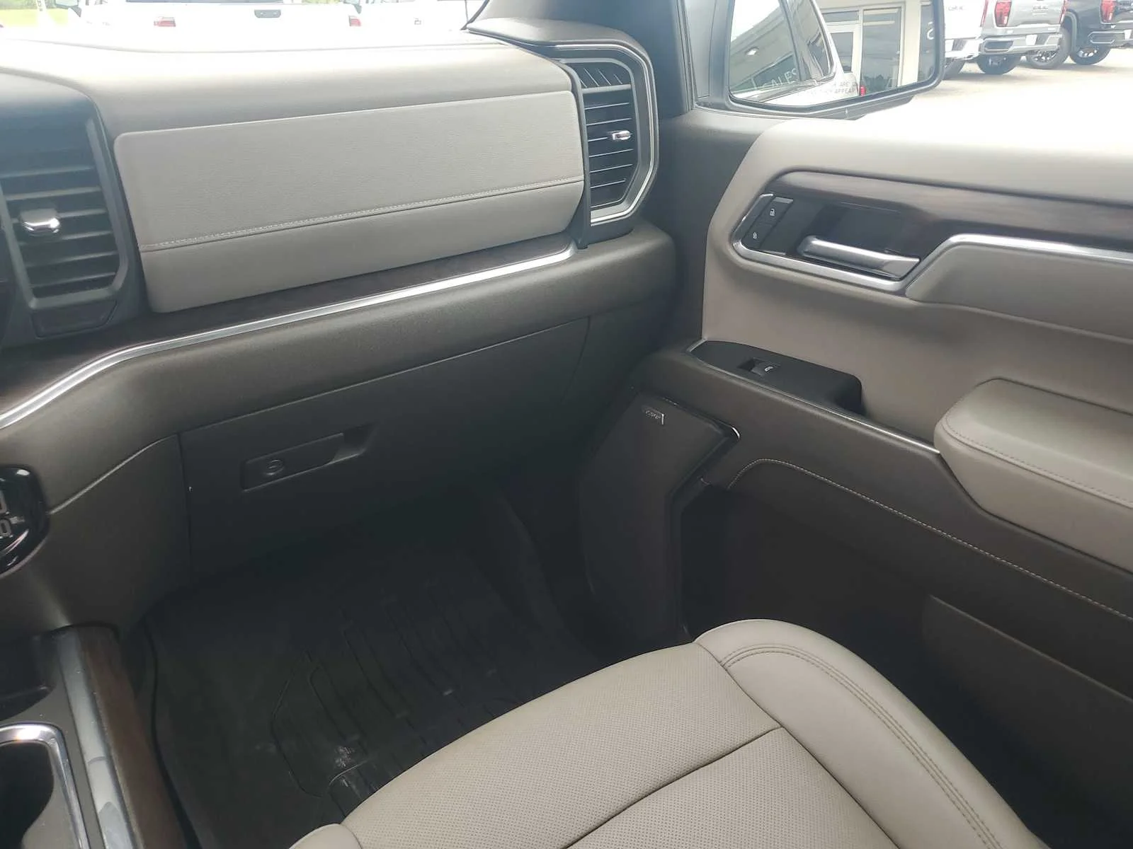 Used 2024 Summit White GMC SLT image 23