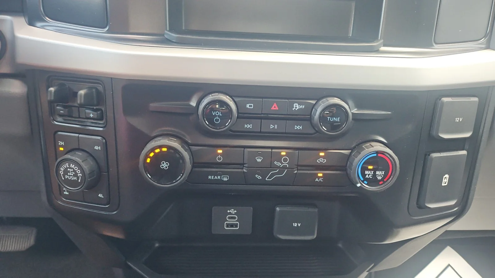 New 2027 Oxford White Ford XL 4WD image 20