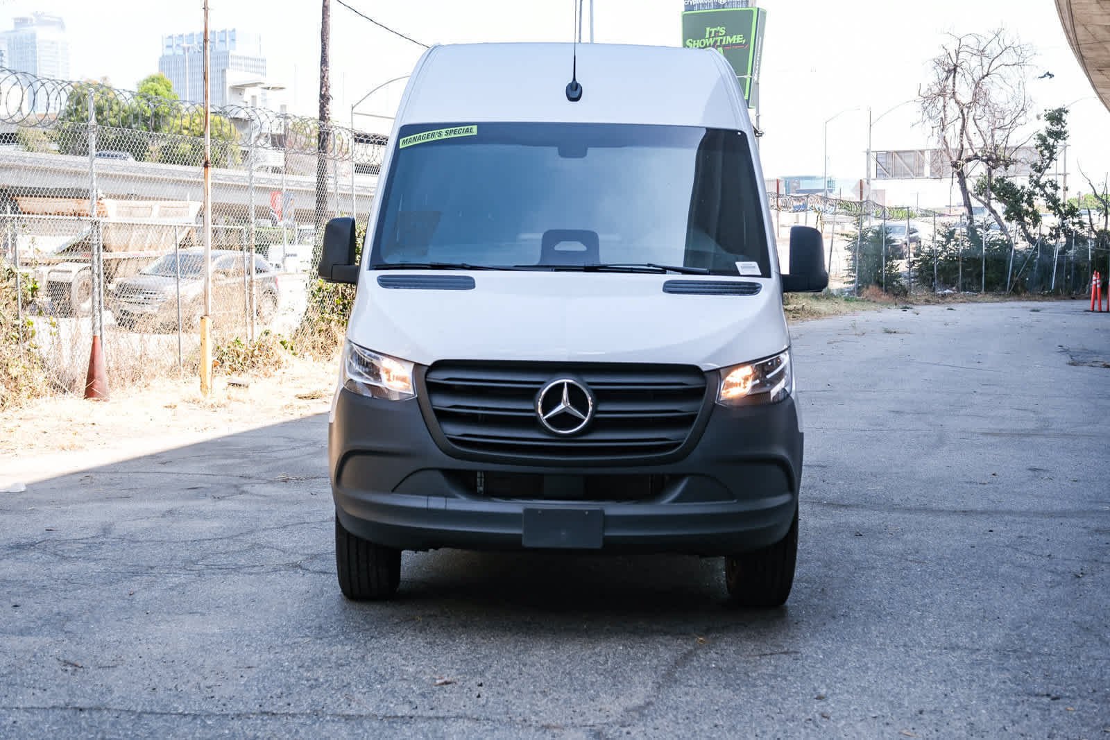 New 2026 Arctic White Mercedes-Benz Cargo 170ExtWB High Roof RWD 2.0L I4 Diesel Turbo image 3
