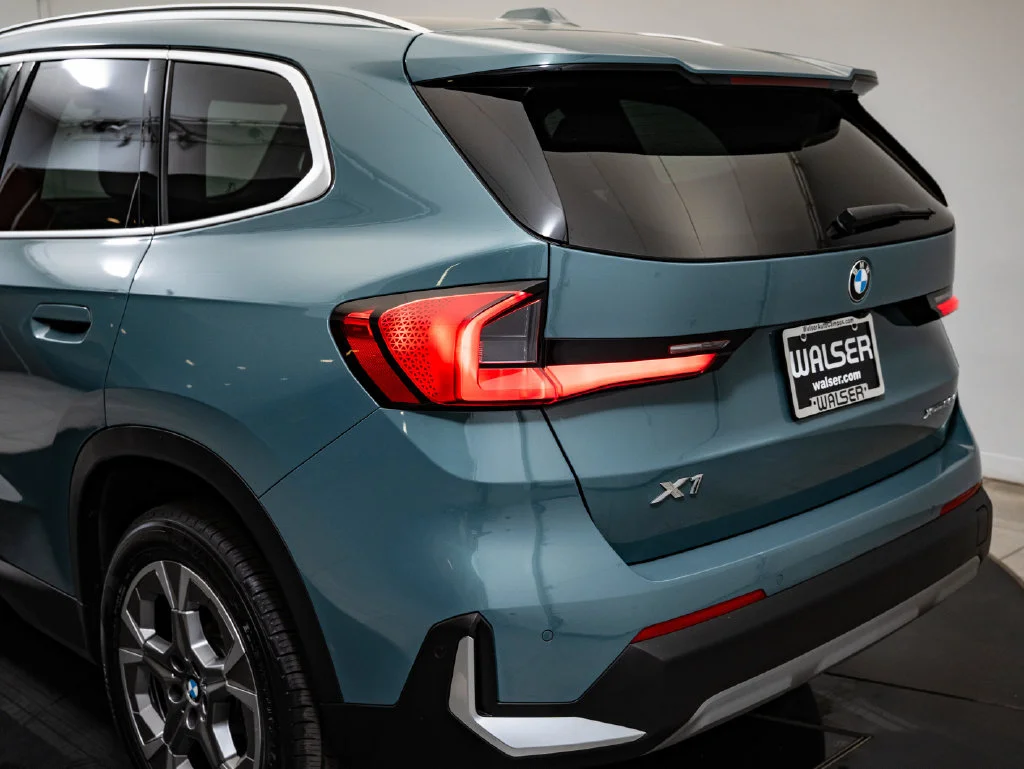 Used 2023 Cape York Green Metallic BMW xDrive28i image 19