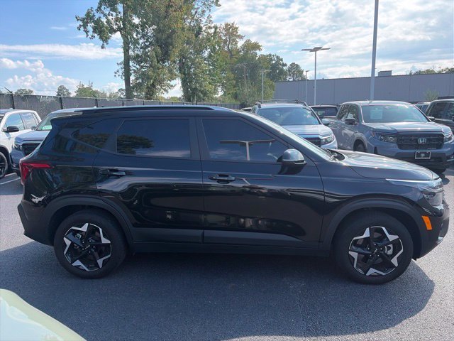 Used 2025 Fusion Black Kia S image 5