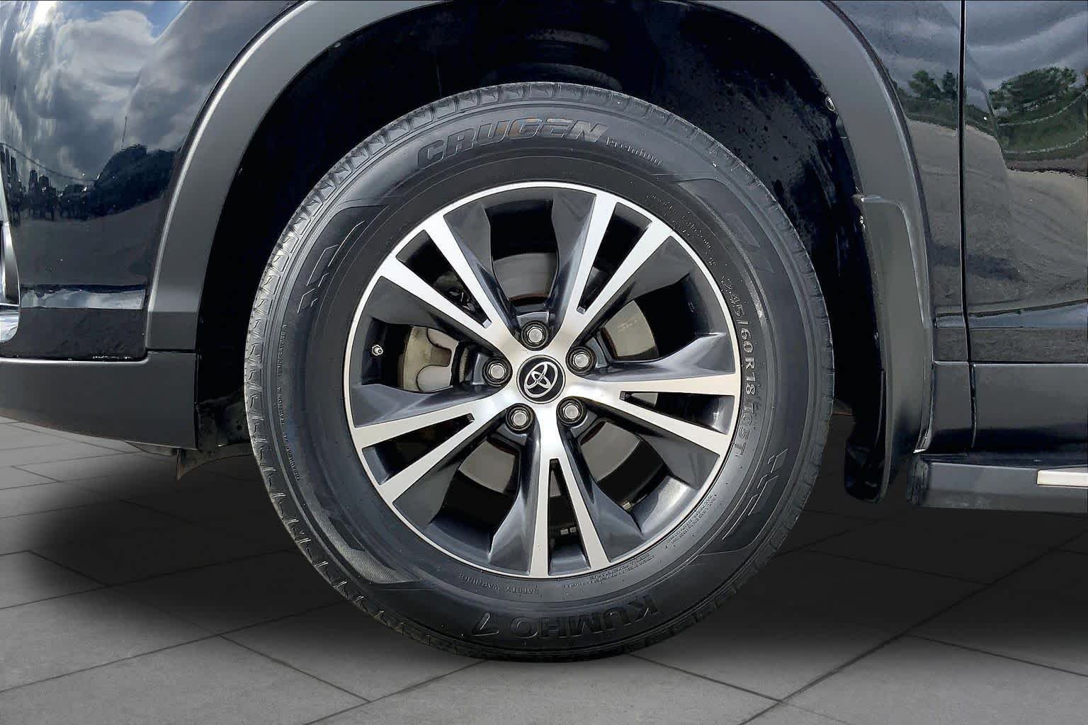 Used 2019 Midnight Black Metallic Toyota LE image 11