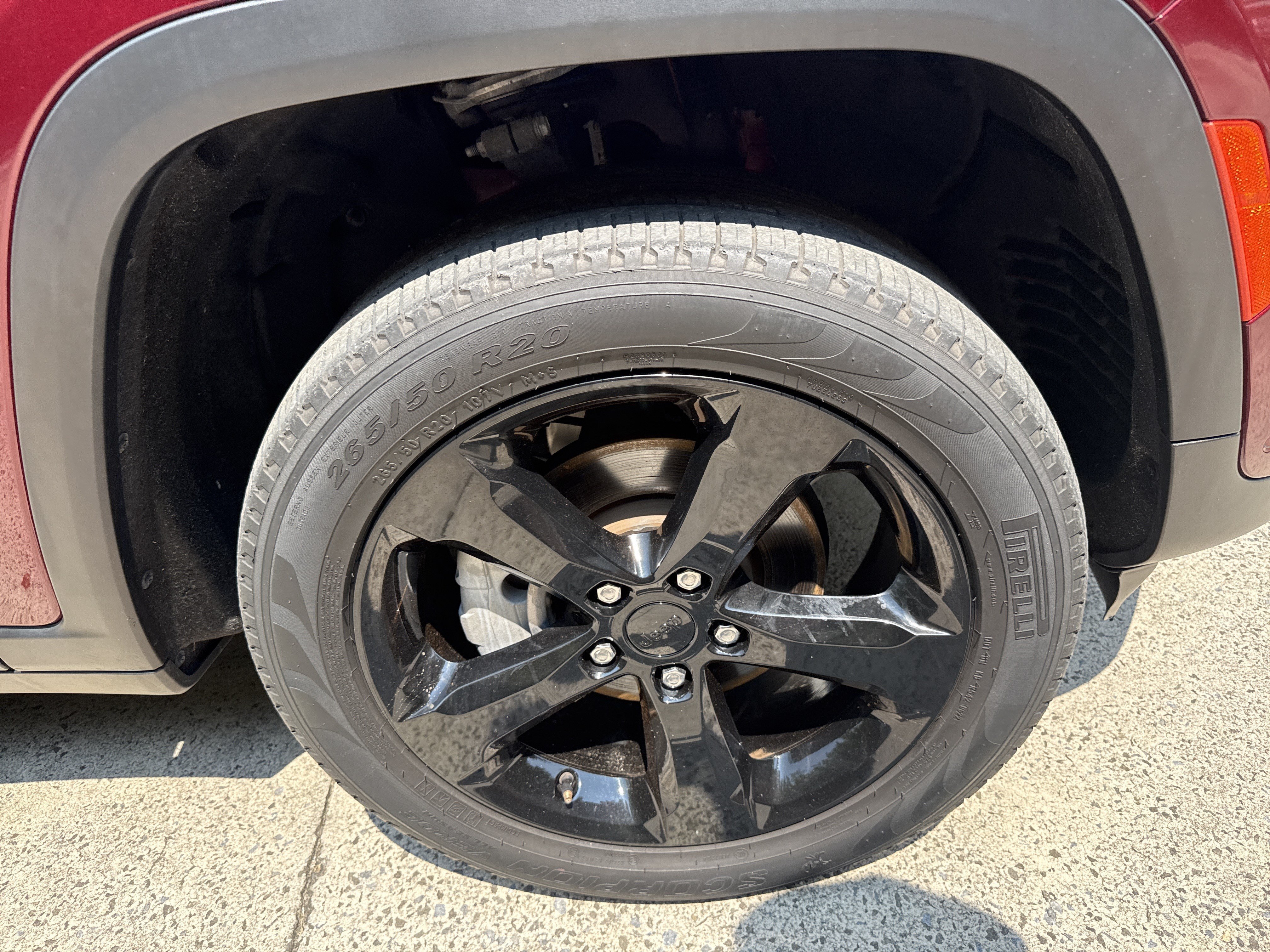 Used 2023 Velvet Red Pearlcoat Jeep Limited image 12