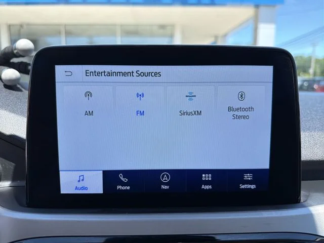 Used 2022 Black Ford SE image 18