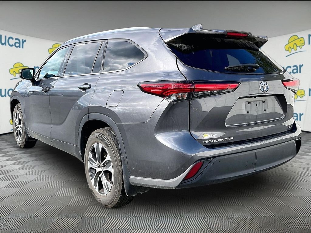 Used 2021 Magnetic Gray Metallic Toyota XLE image 3