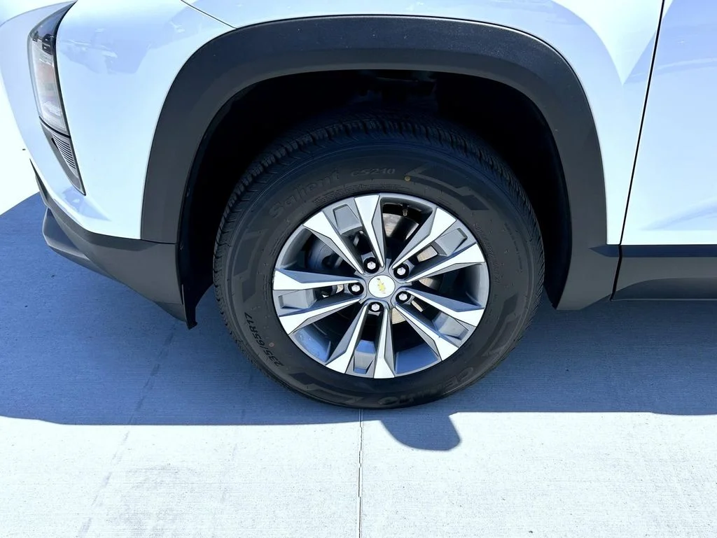 2025 Chevrolet Equinox LT - Photo 23