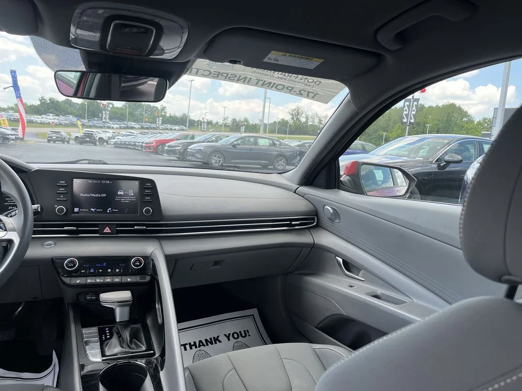 Used 2023 Red Hyundai Blue image 11