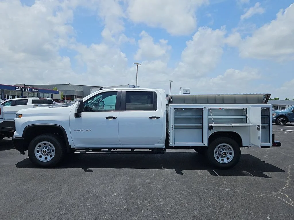 New 2026 Summit White Chevrolet WT image 4