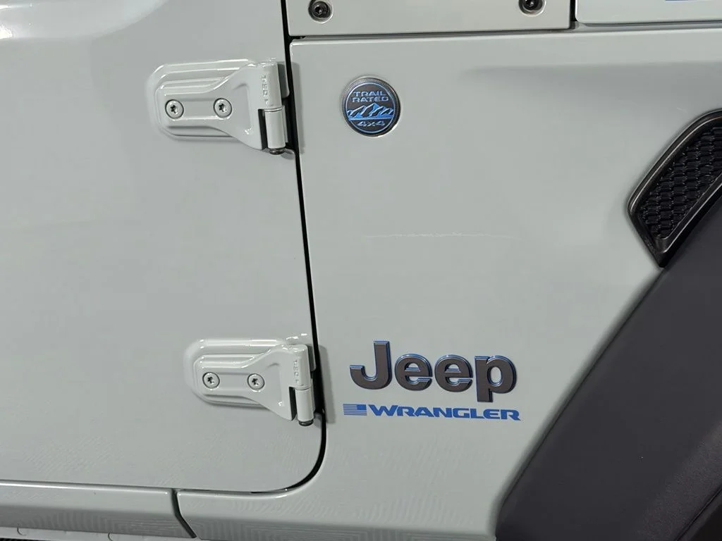 Used 2024  Jeep Rubicon 4xe image 11