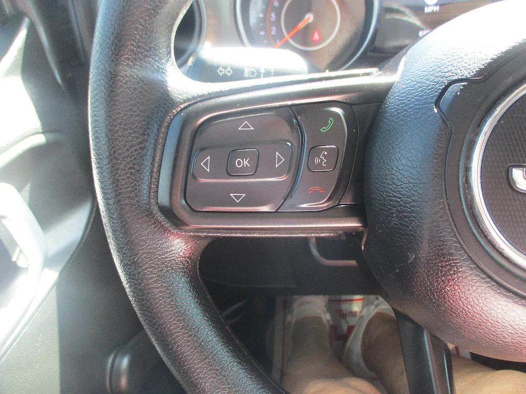 Used 2019 Granite Crystal Metallic Clear Coat Jeep Sport image 10