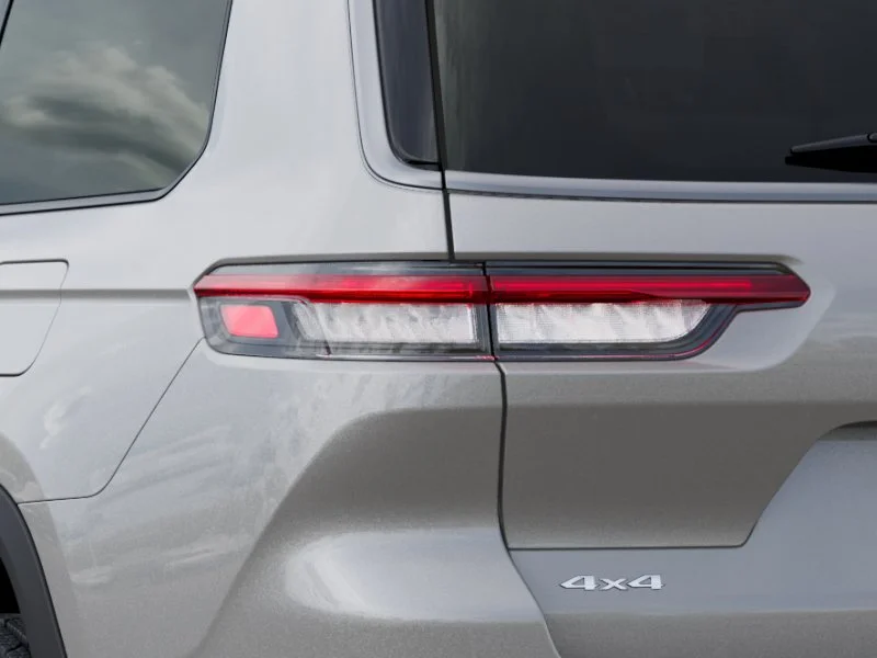 New 2026 Silver Zynith Exterior Paint Jeep Limited image 5