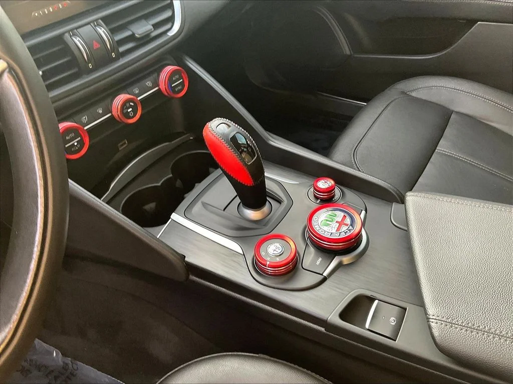 Used 2017 Rosso Alfa Alfa Romeo Base image 17