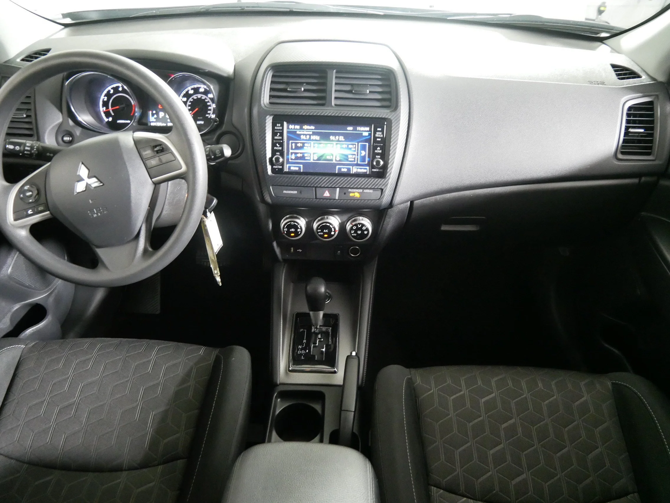 Used 2025 Mercury Gray Metallic Mitsubishi ES image 10