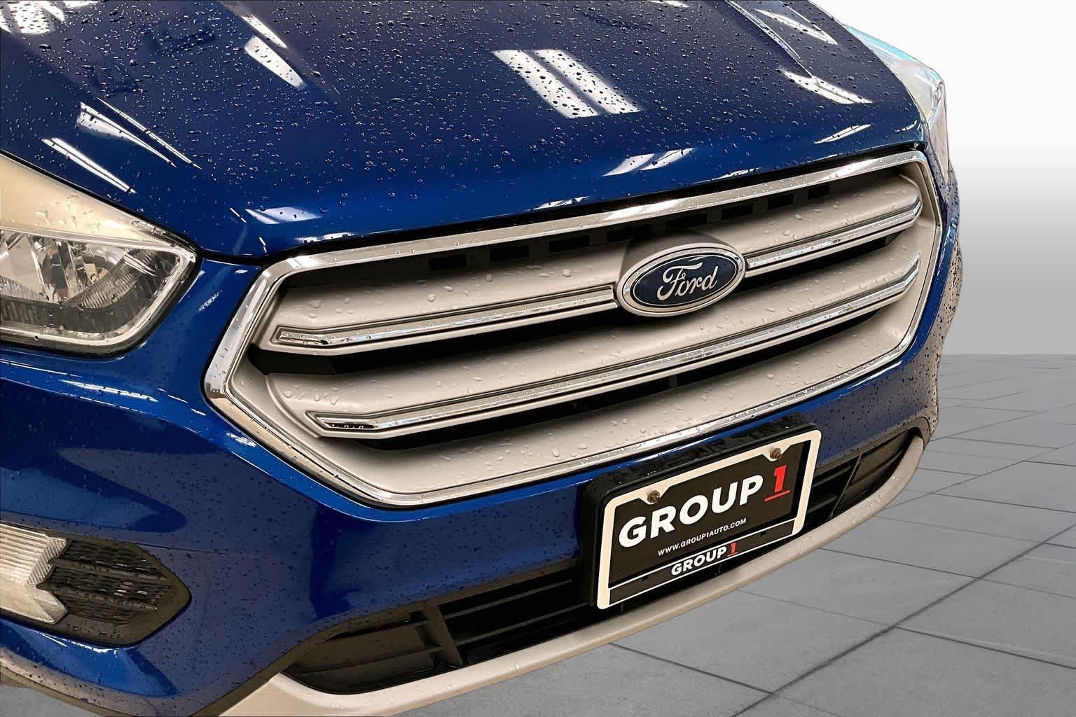 Used 2018 Lightning Blue Metallic Ford SE image 28