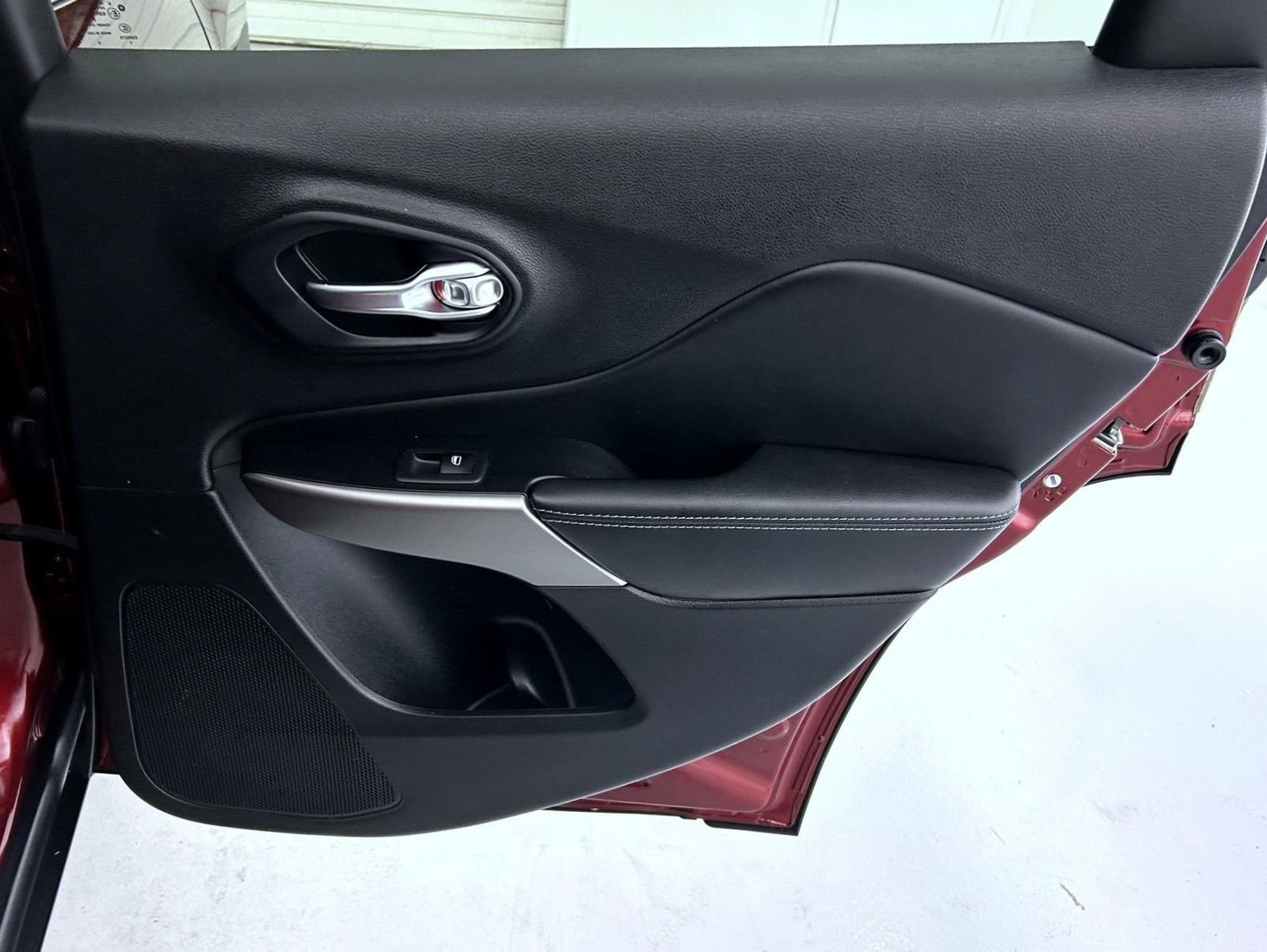 Used 2021 Red Jeep Latitude Plus image 17