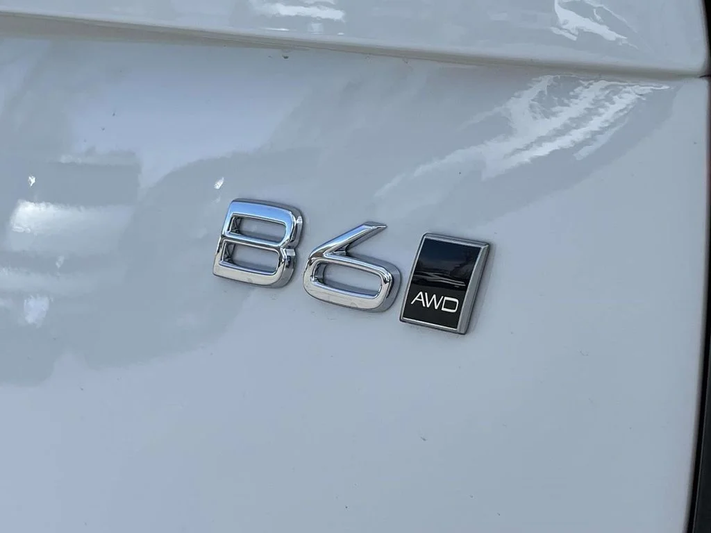 New 2026 Crystal White Volvo Plus image 27