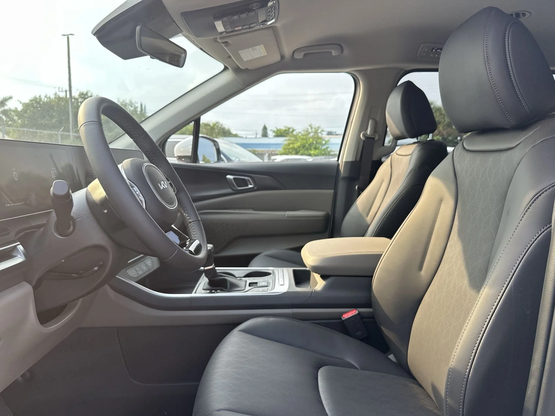 New 2026 White Pearl Kia LXS image 15