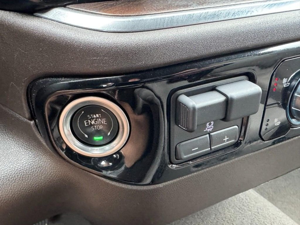 Used 2025 Silver GMC SLT image 23