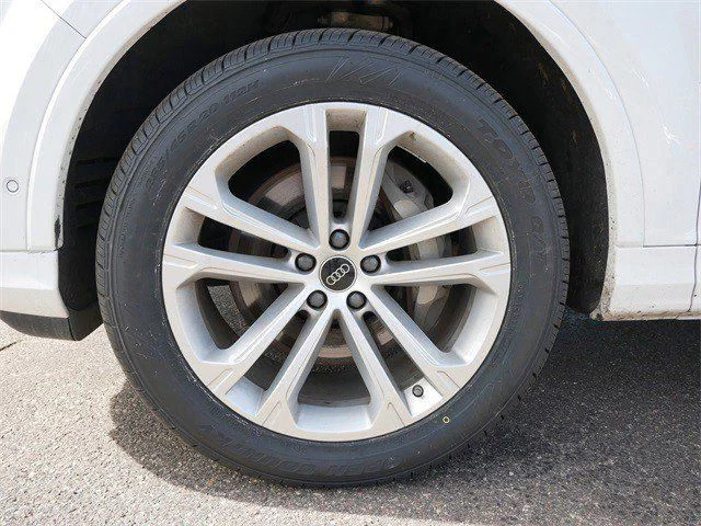 Used 2025  Audi 55 Premium Plus image 9
