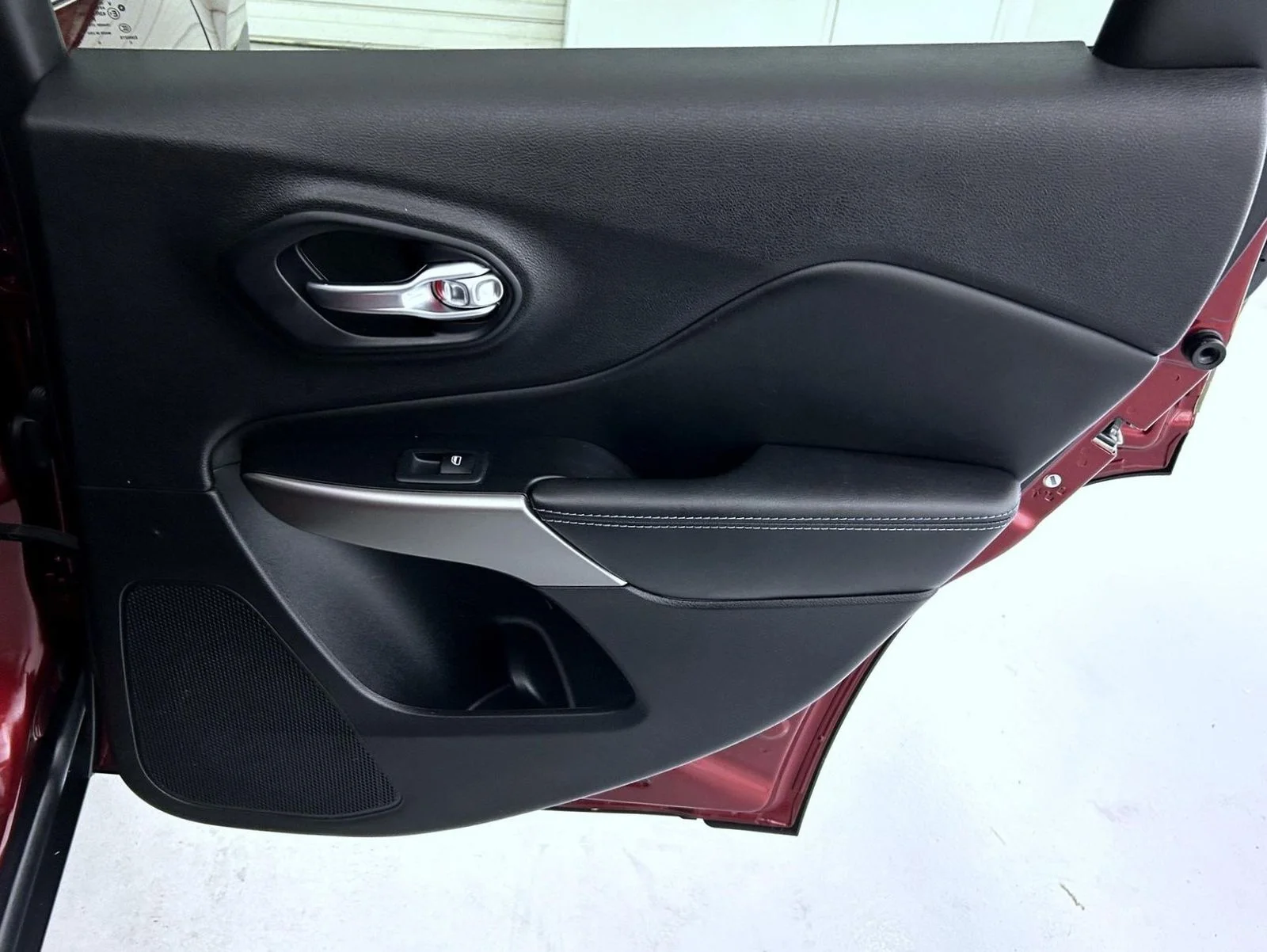 Used 2021 Red Jeep Latitude Plus image 17