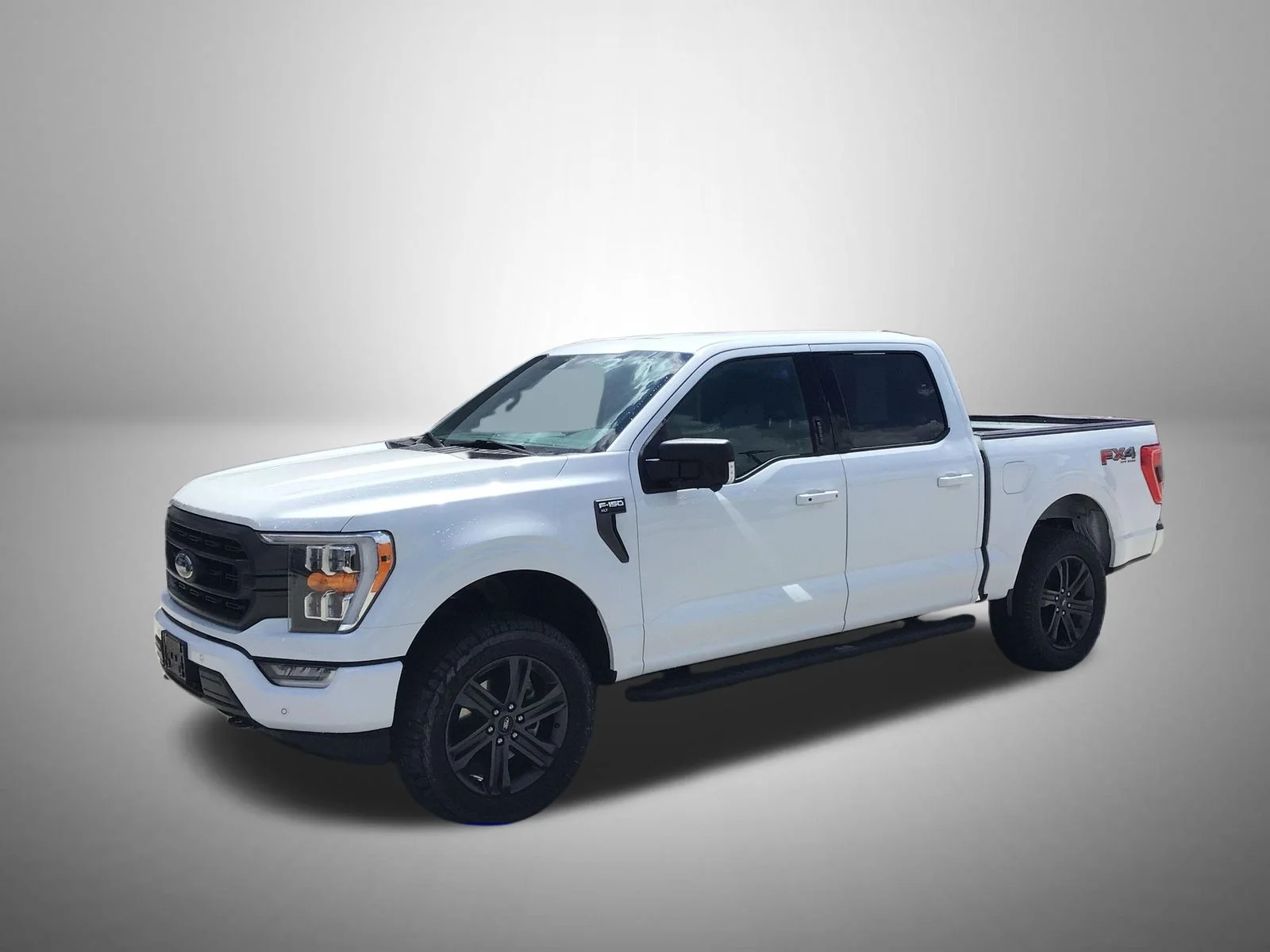 Used 2022 White Ford XLT image 1
