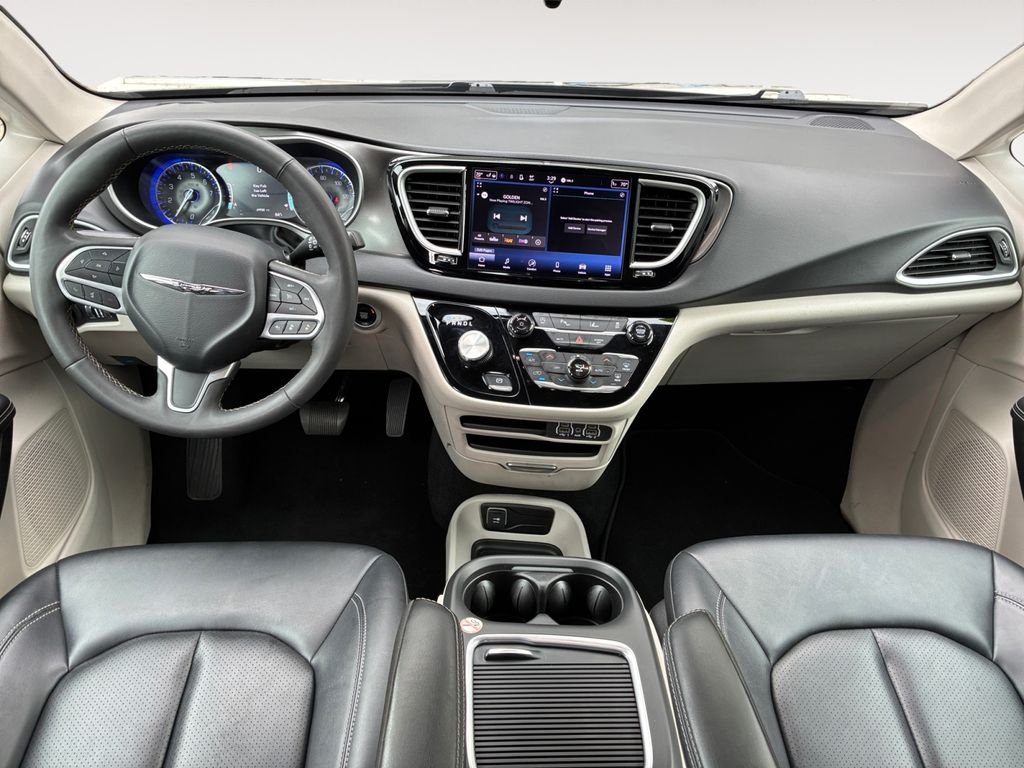 Used 2024 Black Chrysler Touring L image 10
