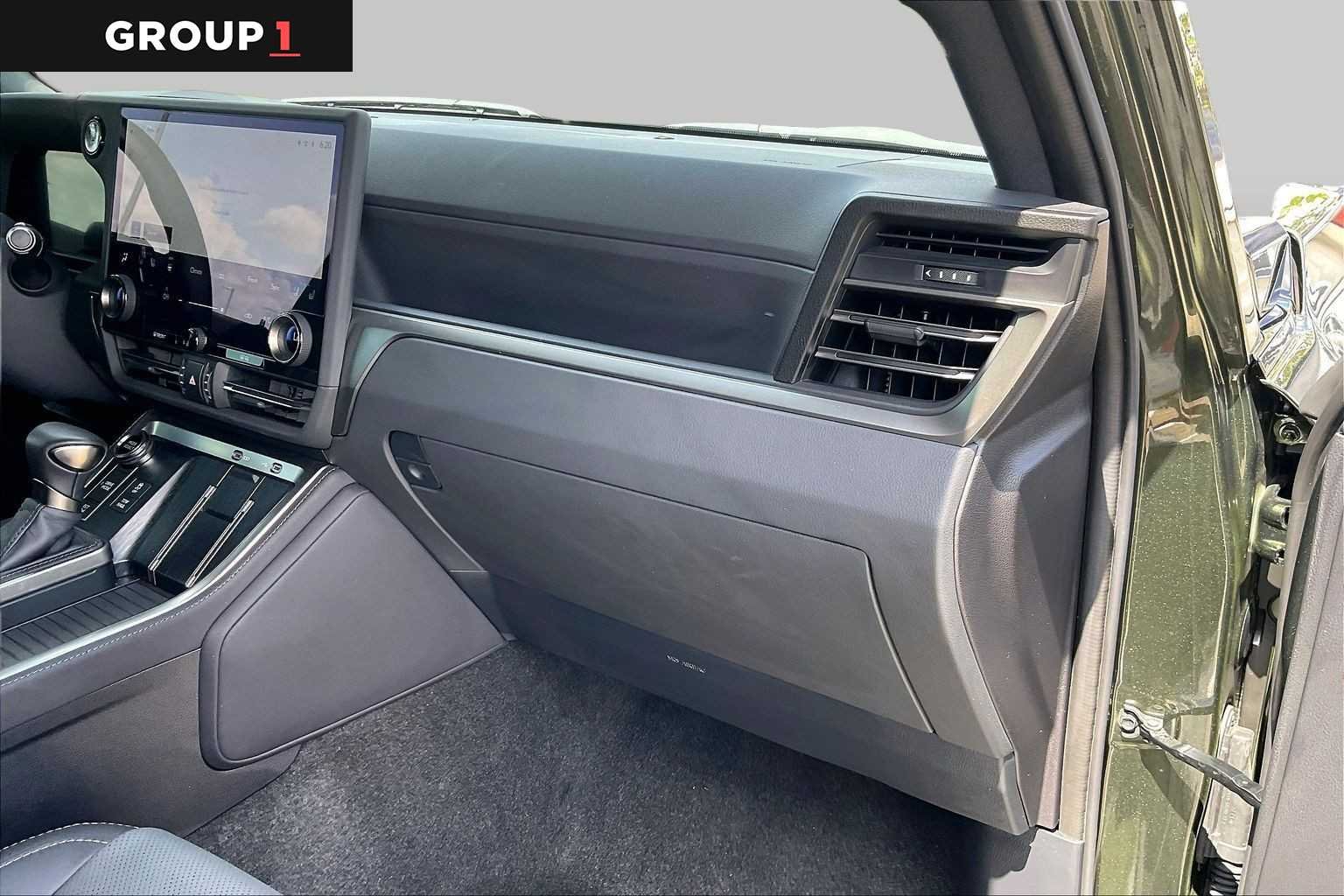 Used 2025 Nori Green Pearl Lexus Premium image 16