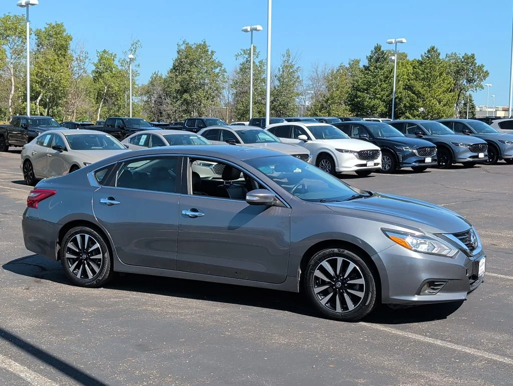 Used 2018 Nissan Altima SL with VIN 1N4AL3APXJC248206 for sale in Minneapolis, Minnesota