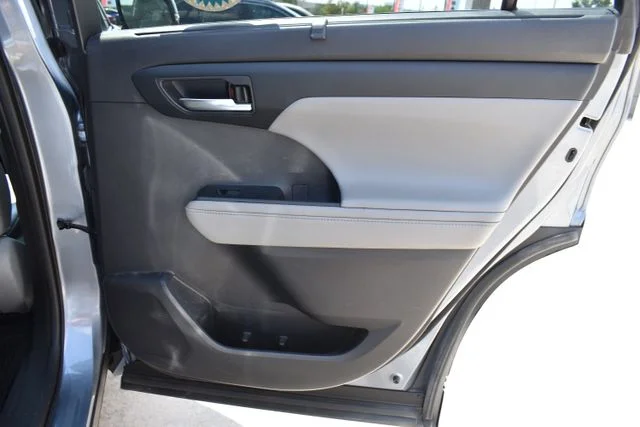 Used 2020 Blue Toyota XLE image 19