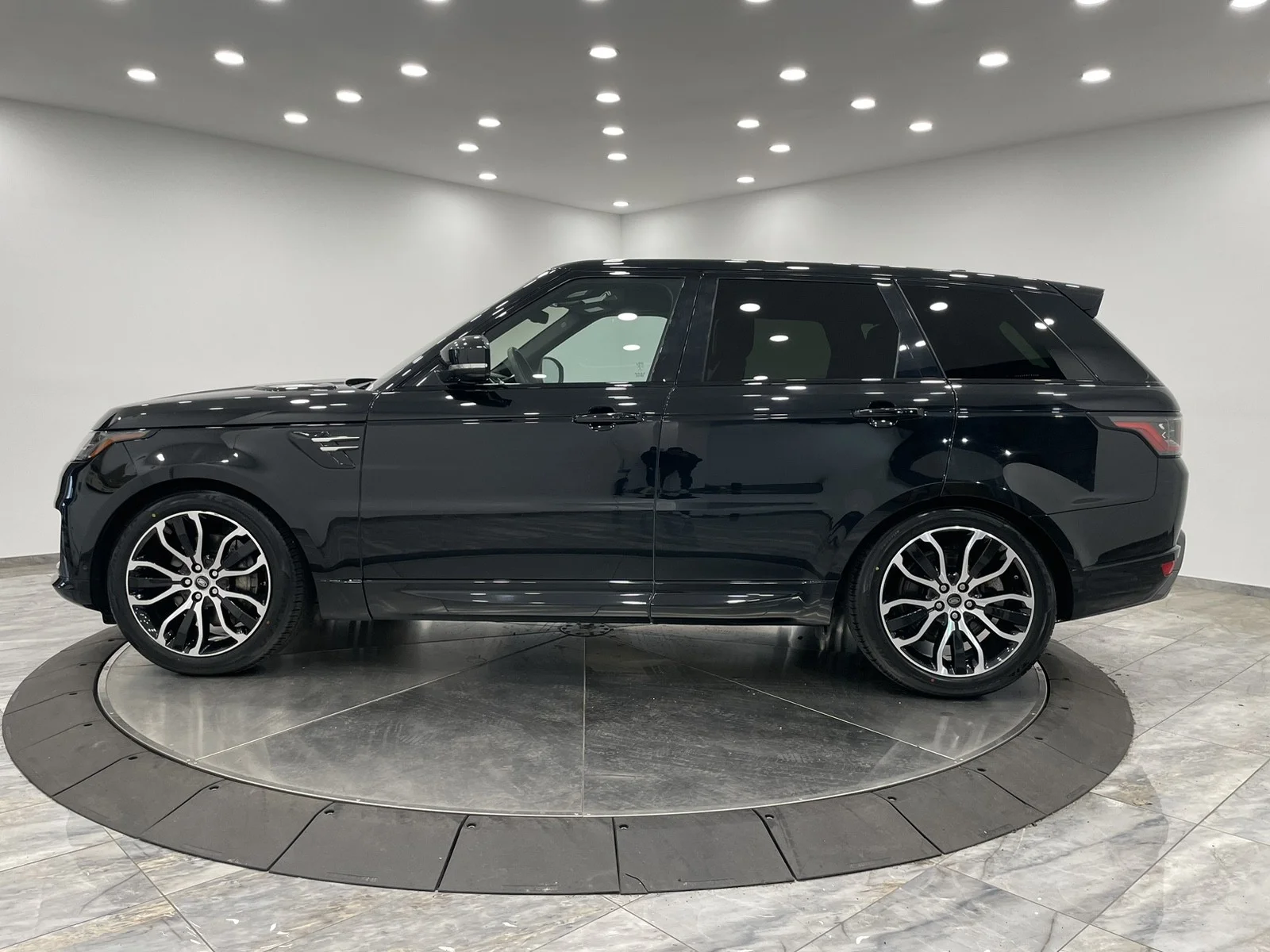 Used 2019 BLACK Land Rover HSE image 5
