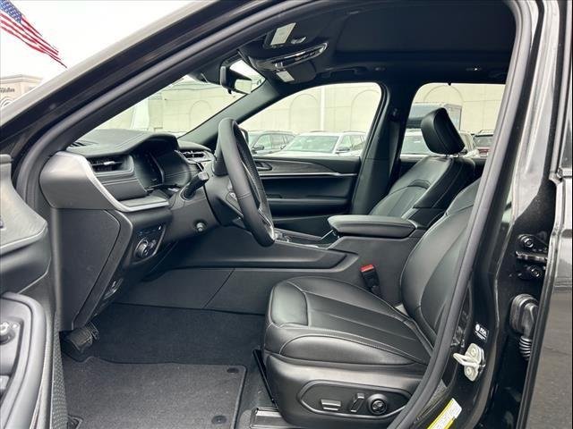 Used 2024 Rocky Mountain Pearlcoat Jeep  image 4