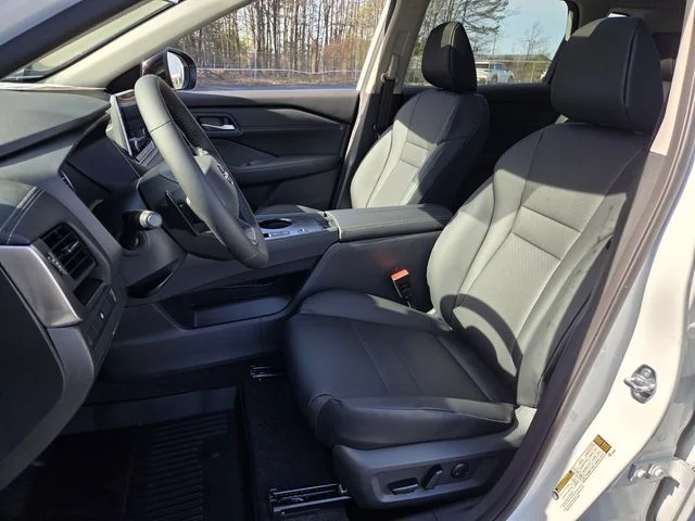 New 2026 Everest White Pearl TriCoat Nissan Dark Armor™ image 5