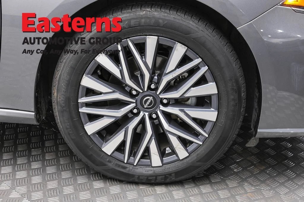 Used 2025 Gray Nissan 2.5 SV image 31