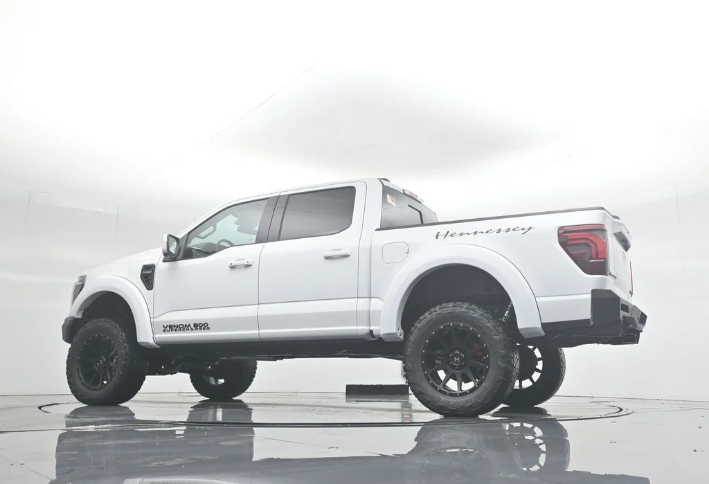 New 2025 Oxford White Ford Lariat image 53