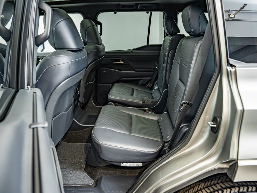 Used 2024 Silver Lexus 550 Luxury+ image 34