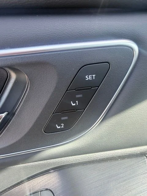 2025 Nissan Rogue Platinum - Photo 23
