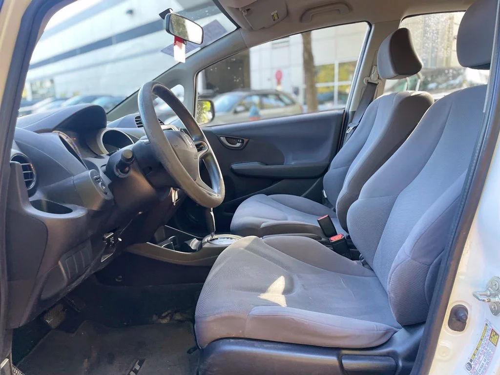 Used 2010 White Honda Base image 15