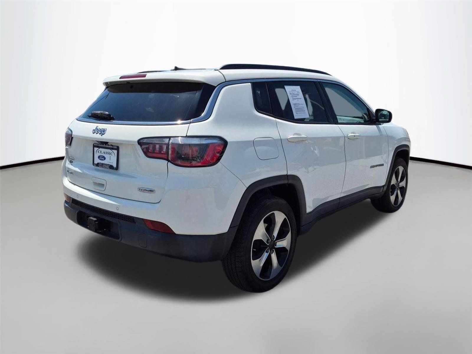 Used 2018 White Clearcoat Jeep Latitude image 5