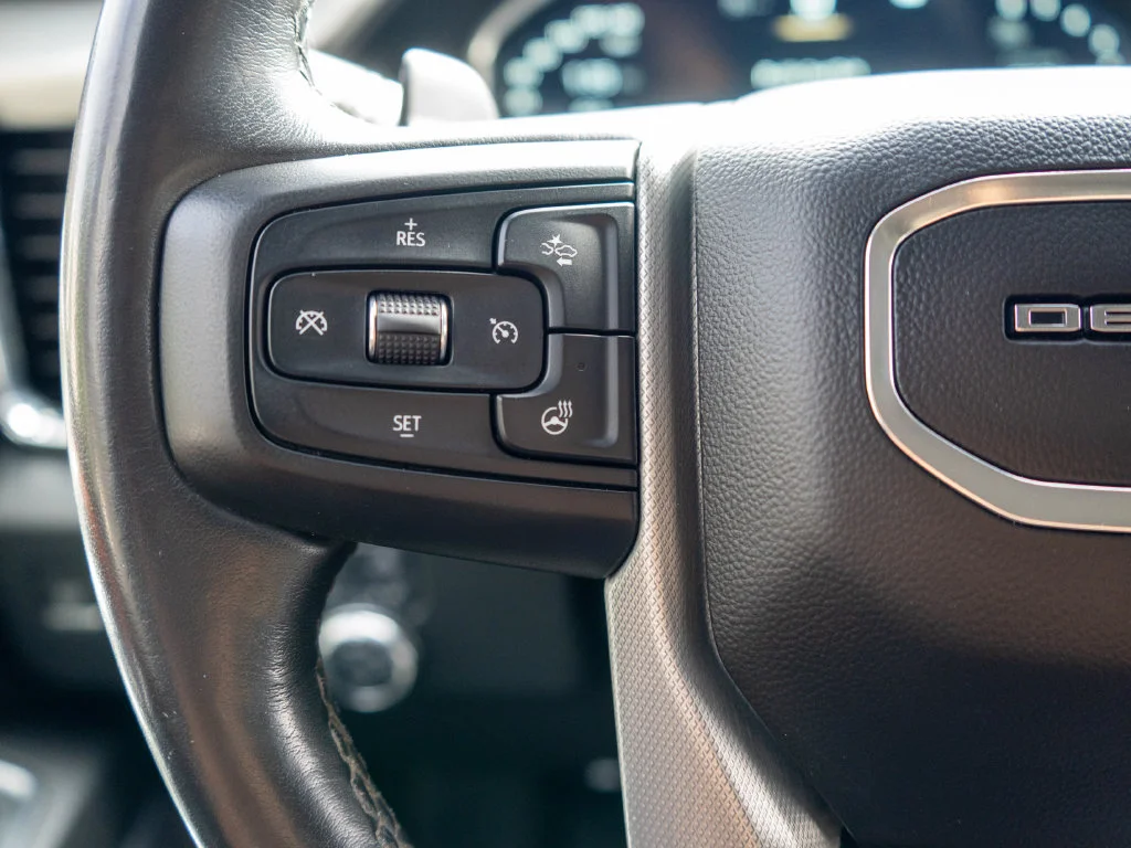 Used 2023 White GMC Denali image 23