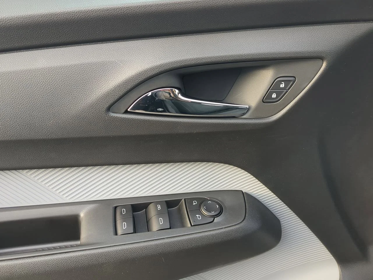 New 2027 Mosaic Black Metallic Chevrolet LT image 24
