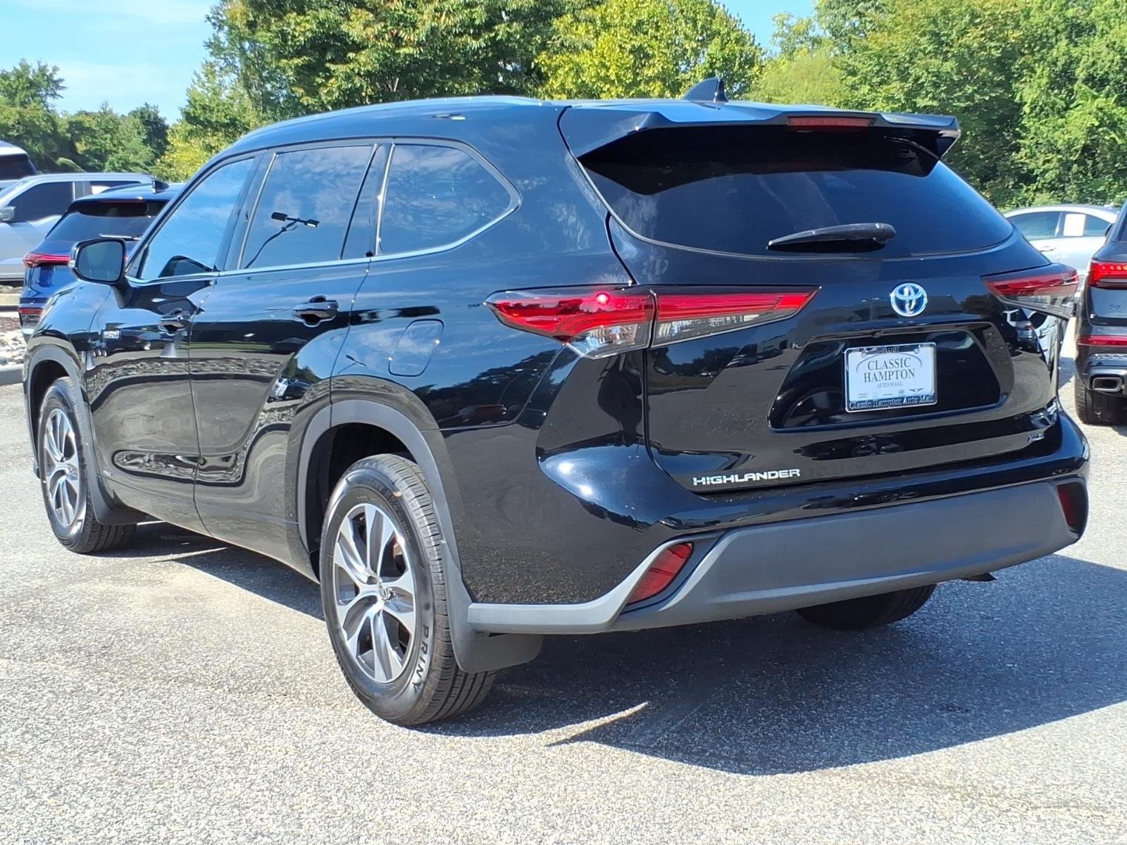 Used 2020 Midnight Black Metallic Toyota Hybrid XLE image 10