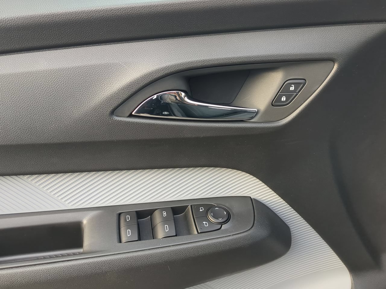 2027 Chevrolet Bolt LT - Photo 24