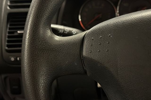Used 2005 Magnesium Metallic Honda LX image 27